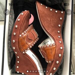 Women’s Nina wedge suede shoe New in box size 6